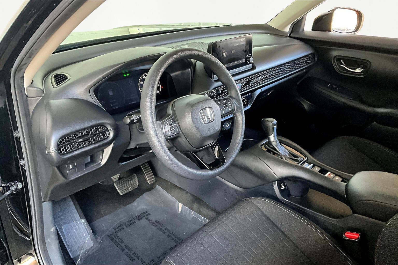 Used 2023 Honda HR-V LX image 16