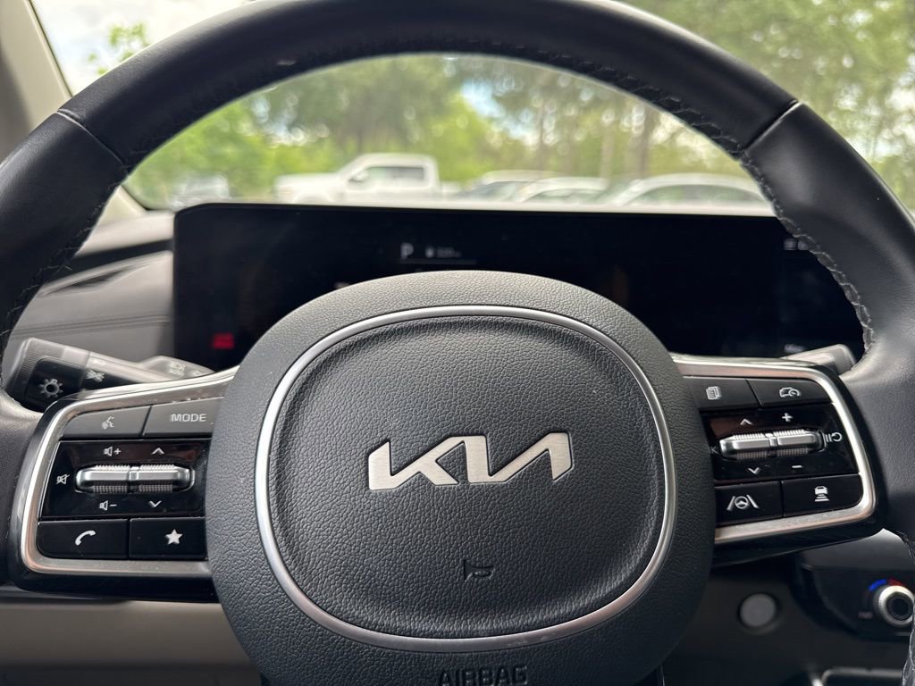 Used 2025 Kia Carnival image 21