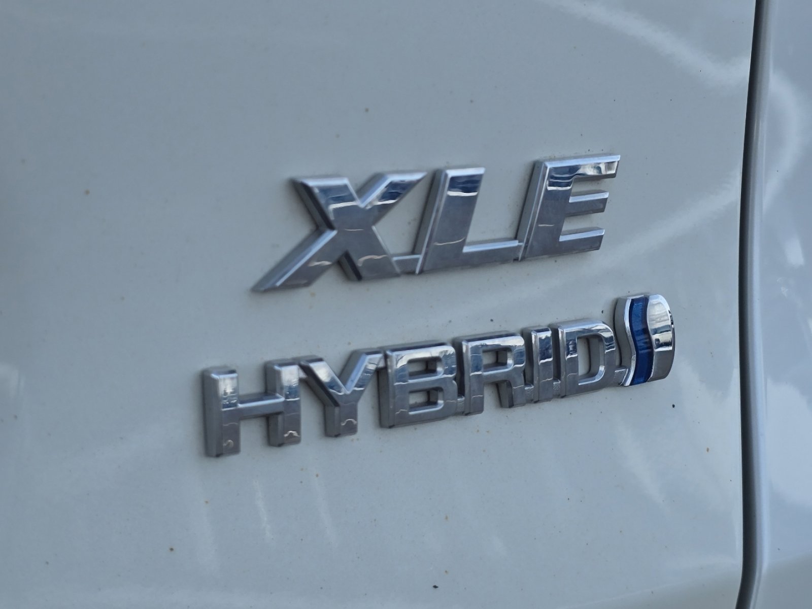 Used 2022 Toyota RAV4 XLE Premium image 12