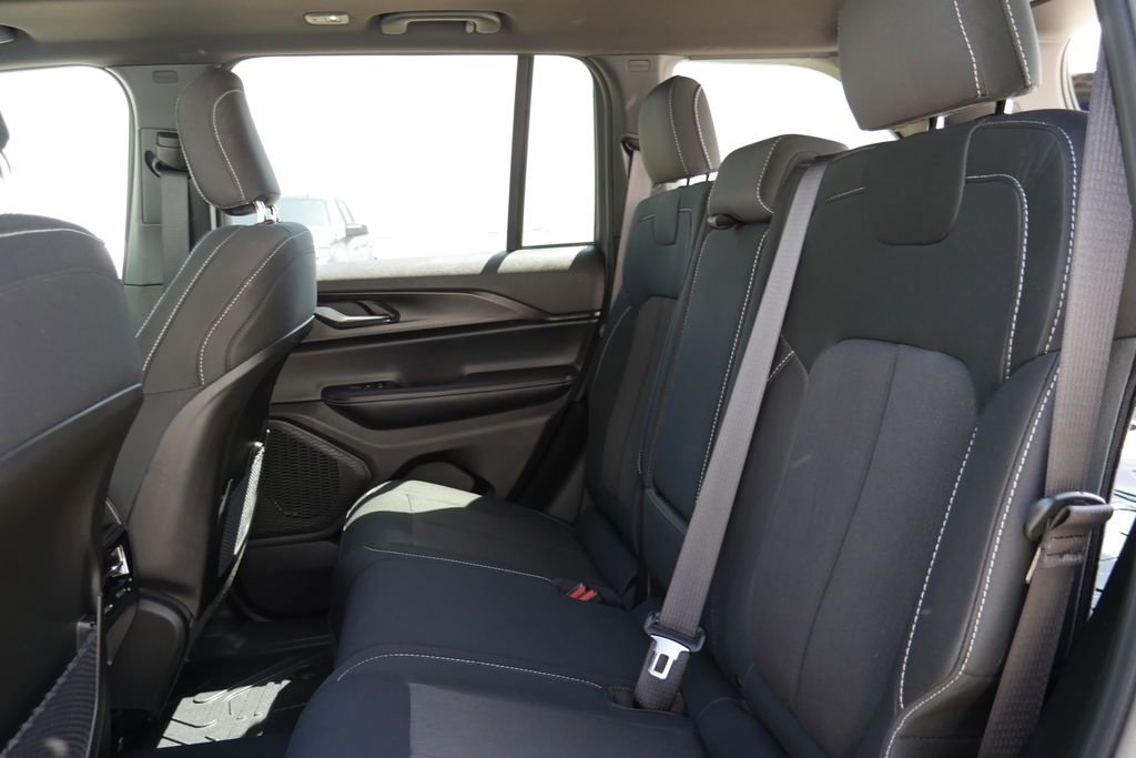 Used 2025 Jeep Grand Cherokee Laredo X w/ Luxury Tech Group I AWD/4WD image 28