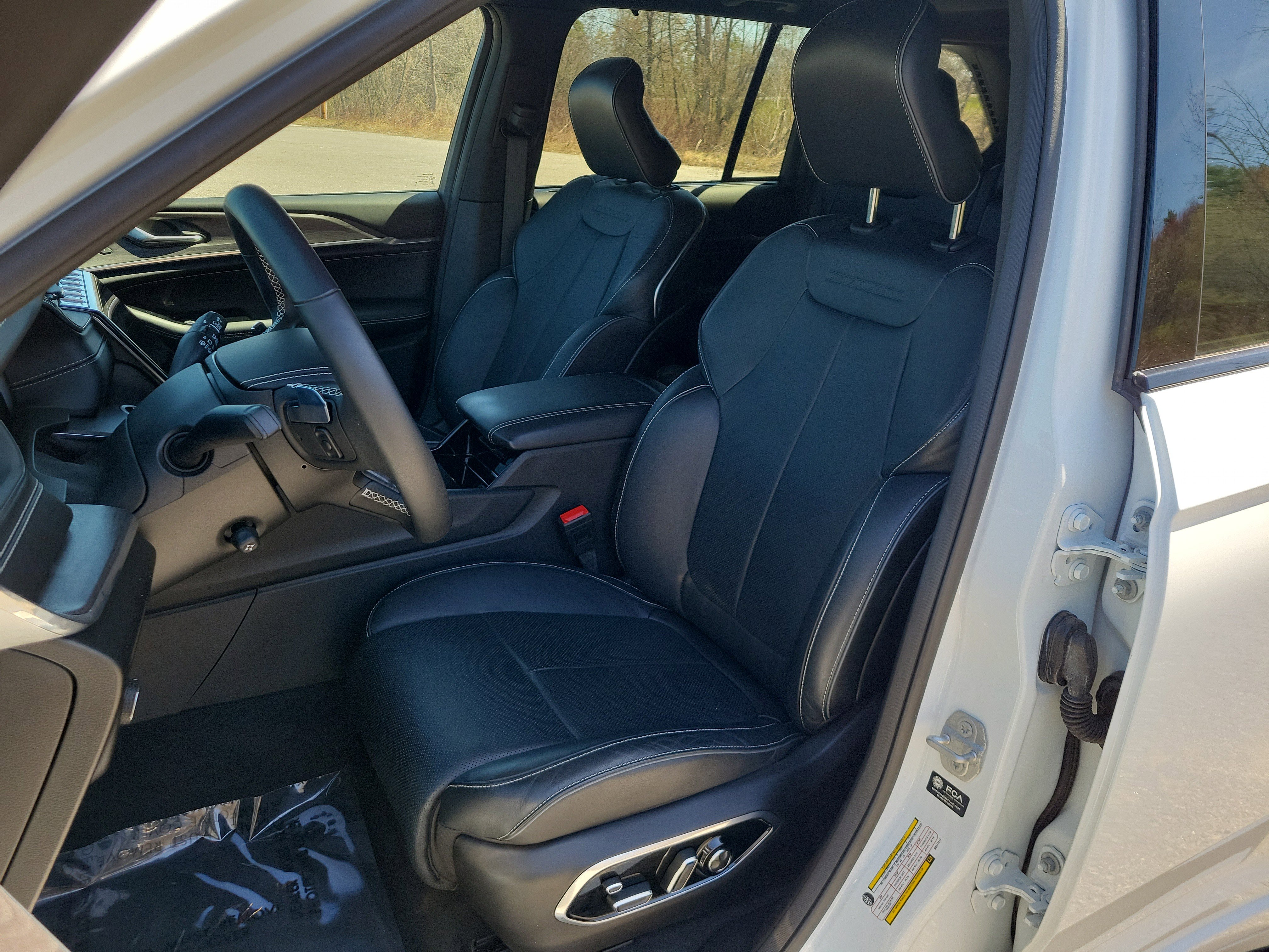 Used 2025 Jeep Grand Cherokee Overland w/ Adv Protech Group III AWD/4WD image 14