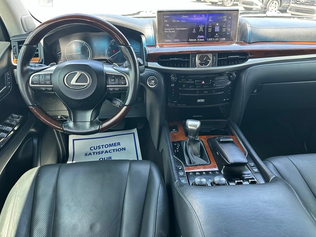Used 2020 Lexus LX 570 4WD w/ Luxury Package image 34