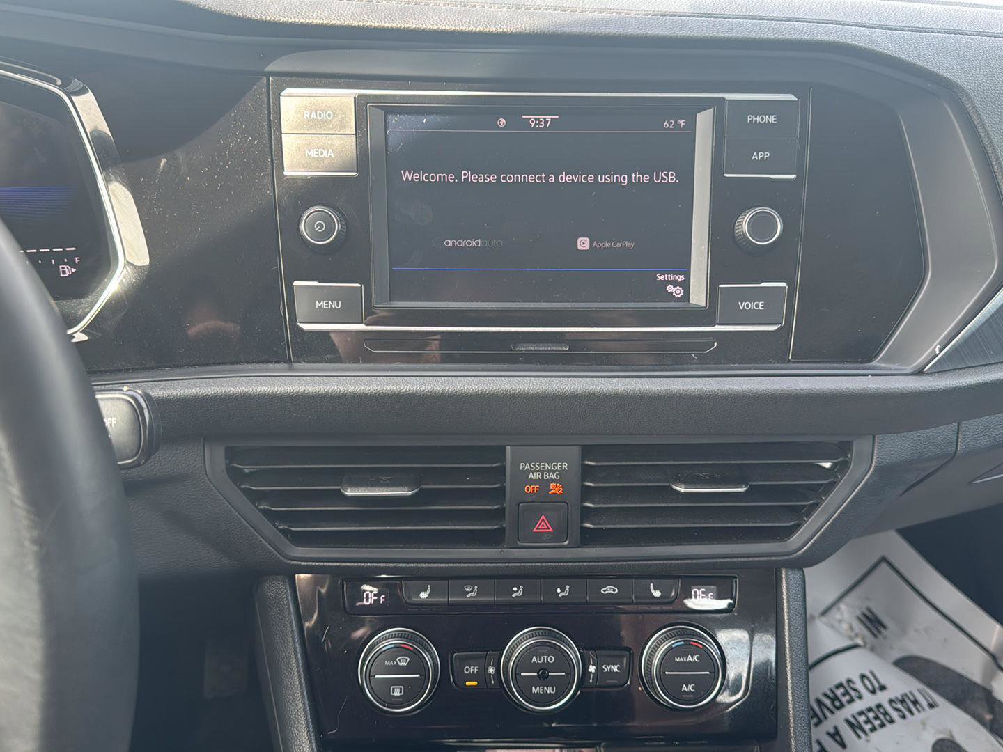 Used 2024 Volkswagen Jetta SE FWD image 13