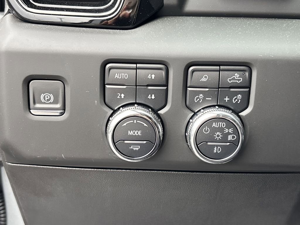 New 2025 GMC Sierra 3500 AT4 w/ AT4 Premium Plus Package image 18