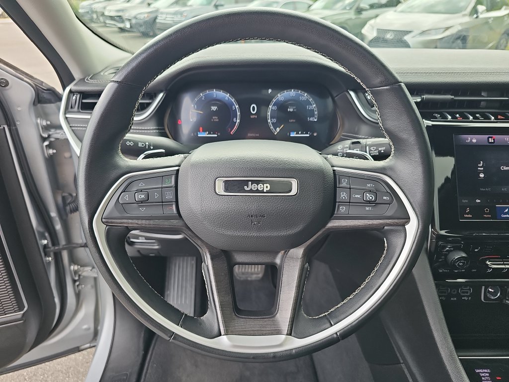 Used 2022 Jeep Grand Cherokee Limited AWD/4WD image 17