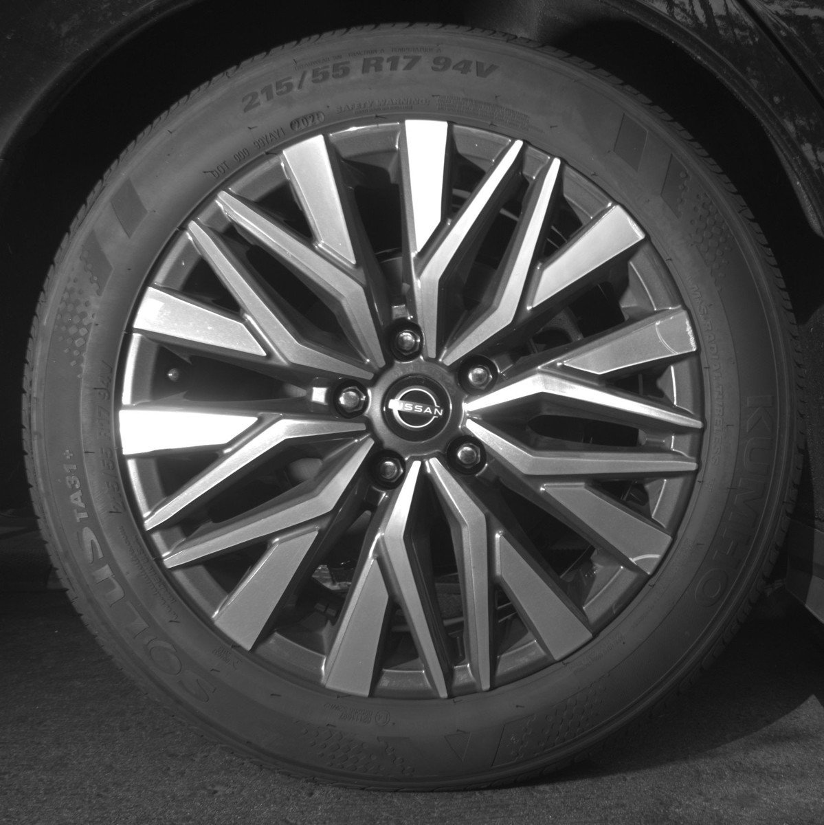 Used 2025 Nissan Altima 2.5 SV FWD image 15