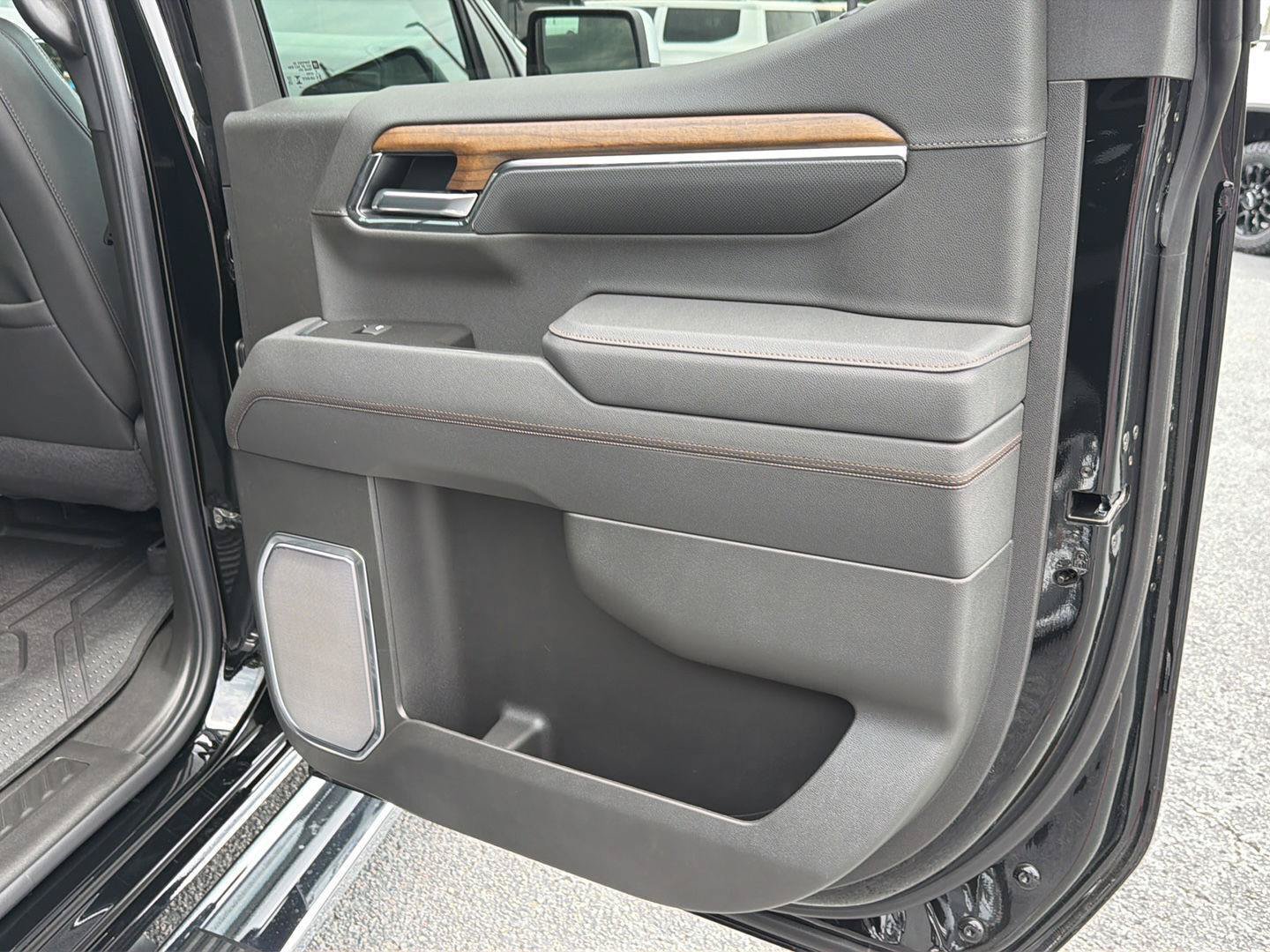 New 2026 Chevrolet Silverado 1500 High Country w/ High Country Premium Package AWD/4WD image 16