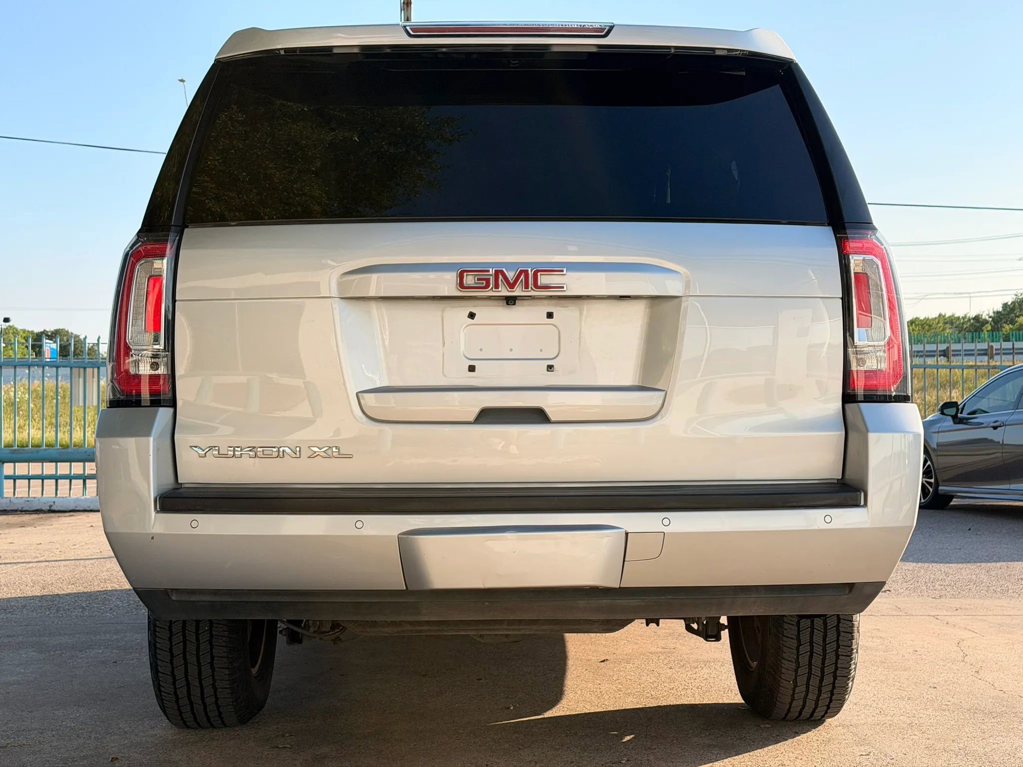 Used 2018 GMC Yukon XL SLT w/ Open Road Package RWD image 4