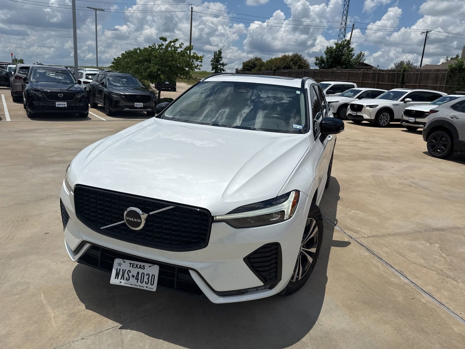 Used 2024 Volvo XC60 B5 Core AWD/4WD image 3