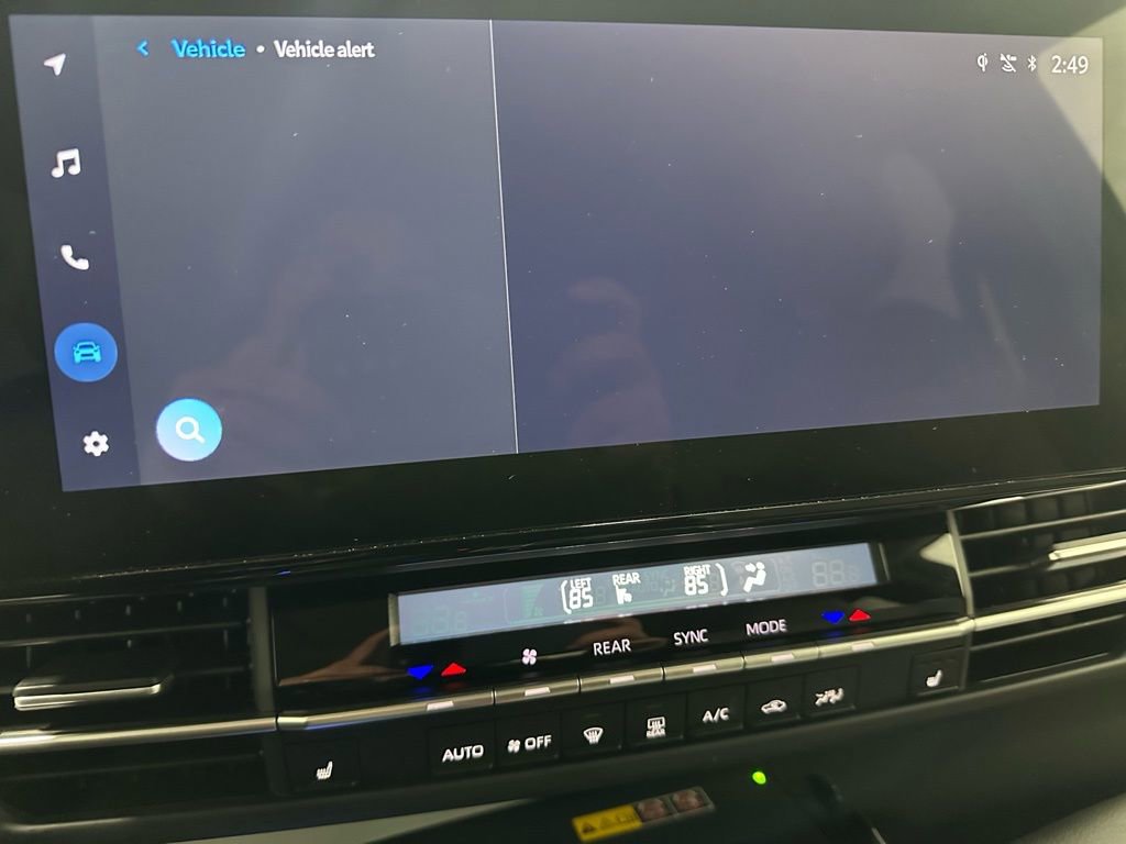 Used 2025 Toyota Sienna XLE image 35