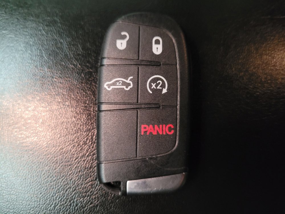 Used 2019 Jeep Cherokee Limited image 32