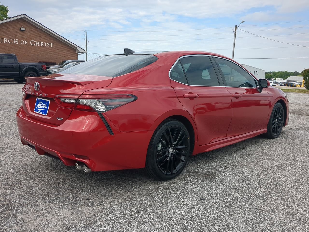Used 2022 Toyota Camry XSE FWD image 3