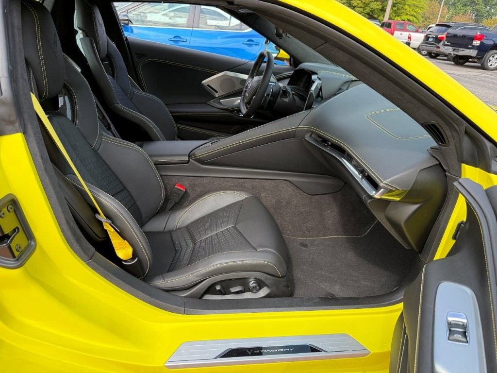 Used 2024 Chevrolet Corvette Stingray Premium Conv w/ Z51 Performance Package RWD image 23