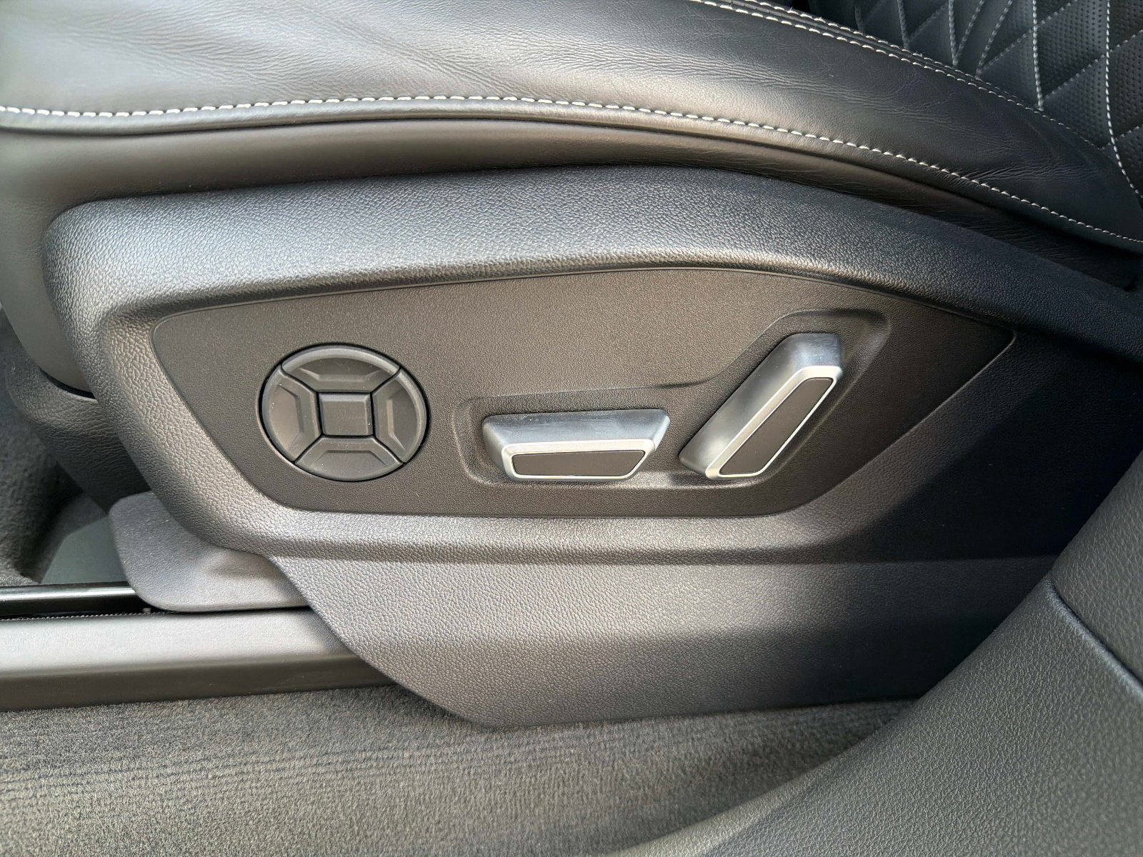 Used 2024 Audi Q7 3.0T Prestige image 36