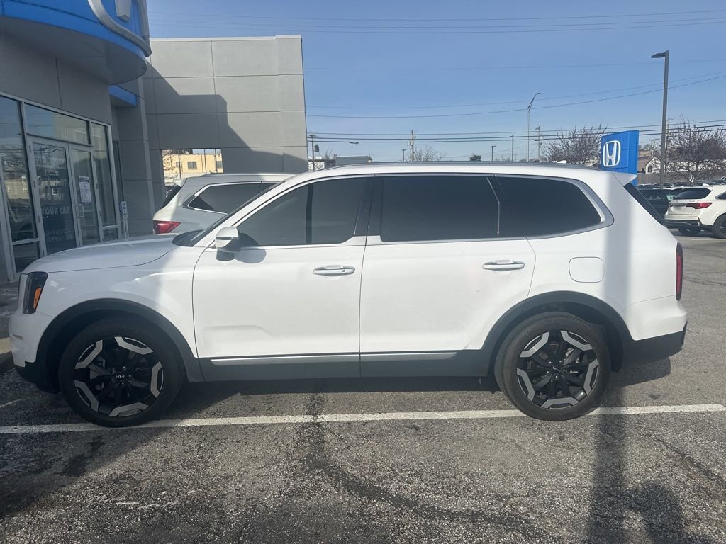 Used 2023 Kia Telluride S image 7