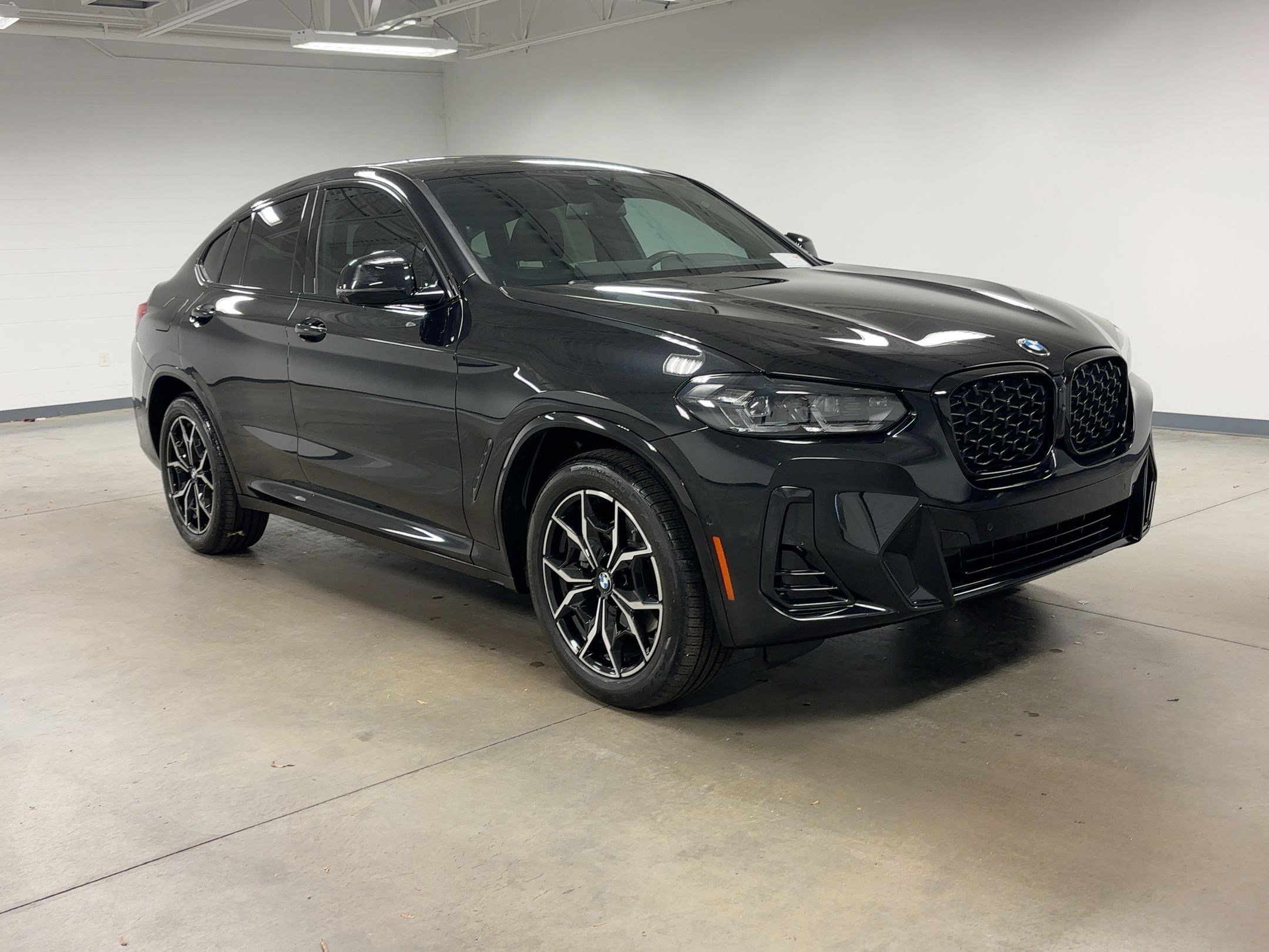 Certified 2025 BMW X4 xDrive30i w/ Premium Package image 6