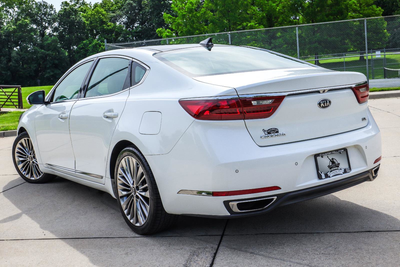 Used 2017 Kia Cadenza Limited FWD image 15