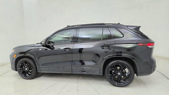 Used 2025 Volkswagen Tiguan SE R-Line image 4