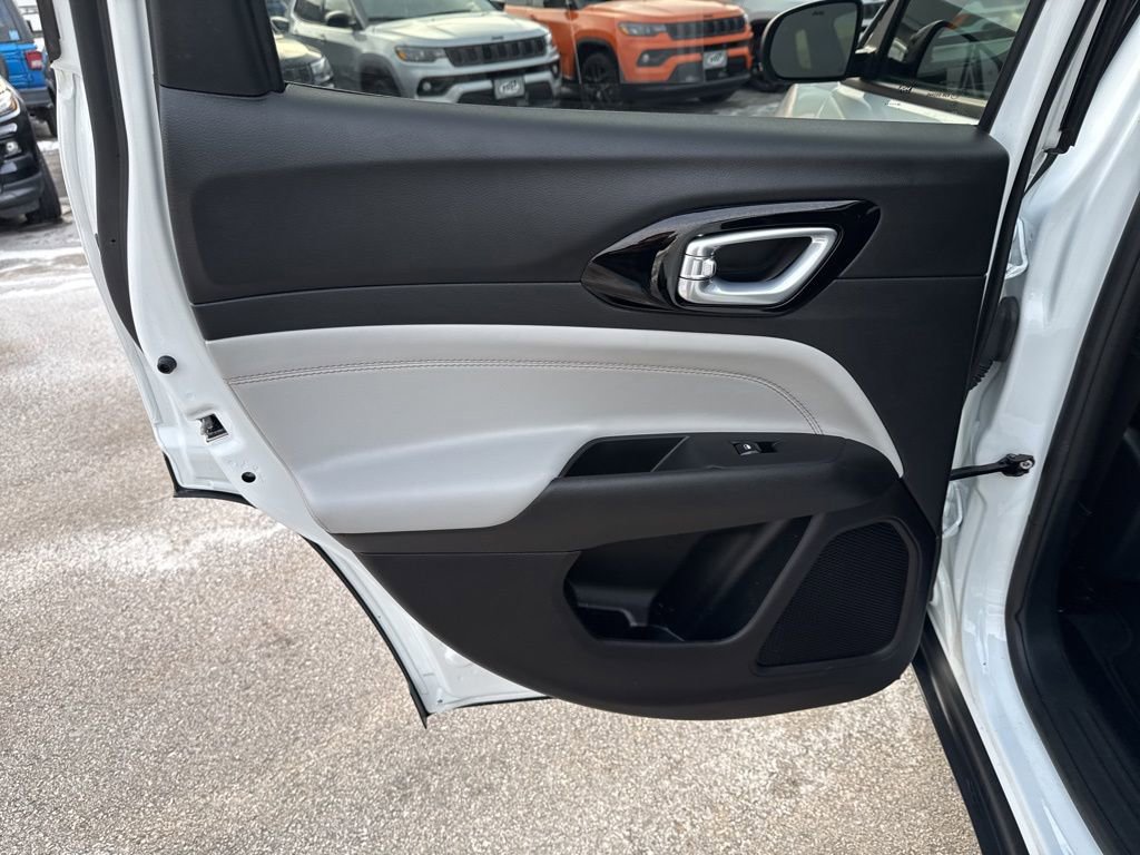 Used 2024 Jeep Compass Limited image 23