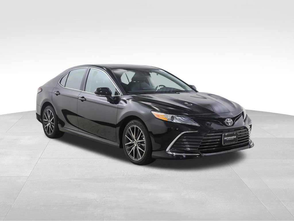 Used 2024 Toyota Camry XLE w/ Cold Weather Package image 7