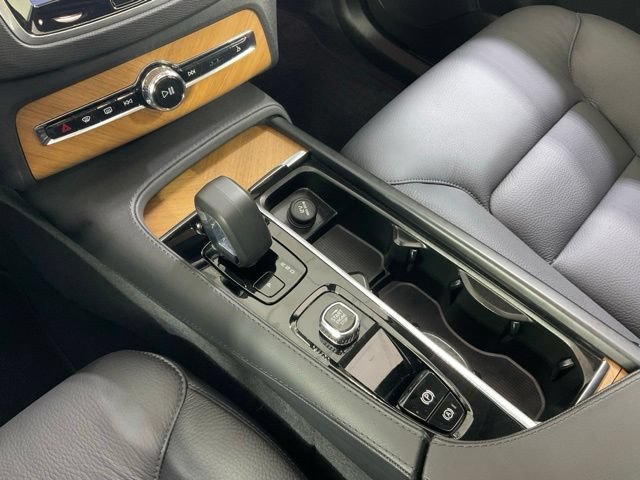 Certified 2025 Volvo XC90 T8 Plus AWD/4WD image 15