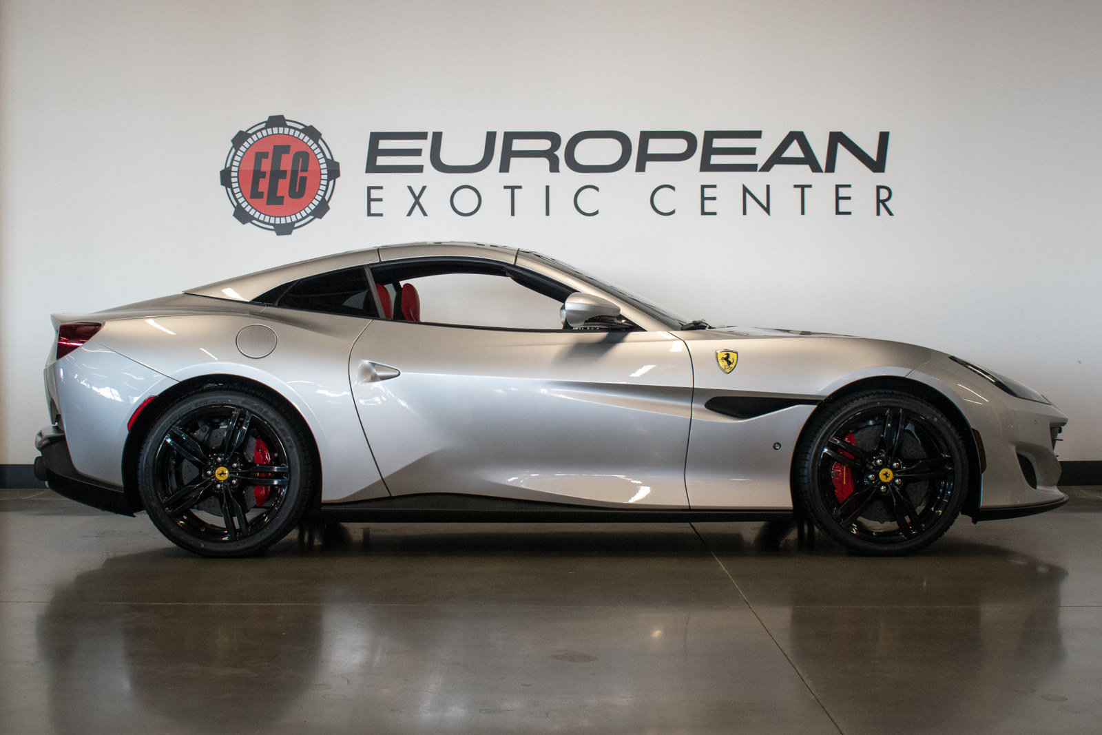 Used 2019 Ferrari Portofino RWD image 22