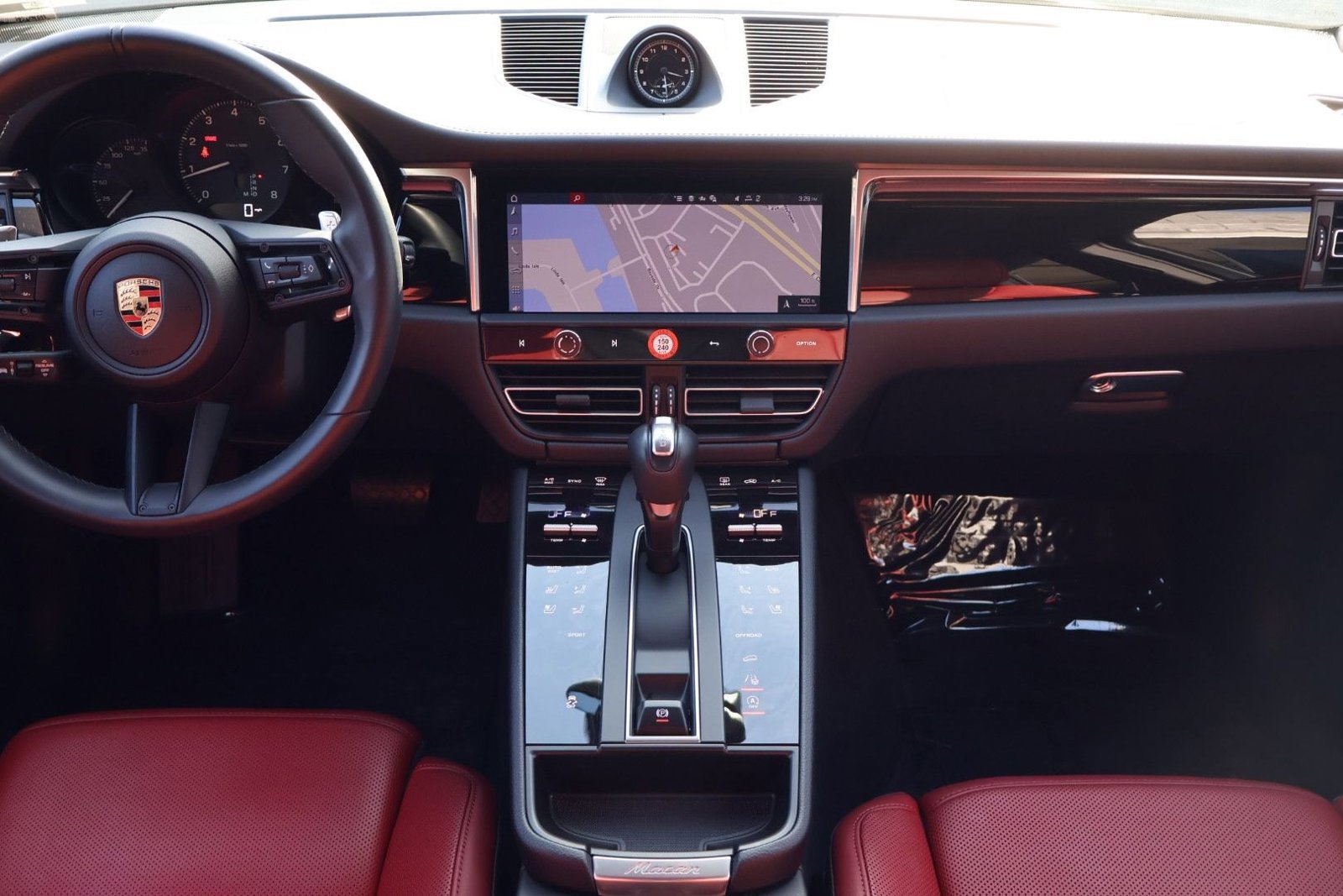 Certified 2025 Porsche Macan image 20