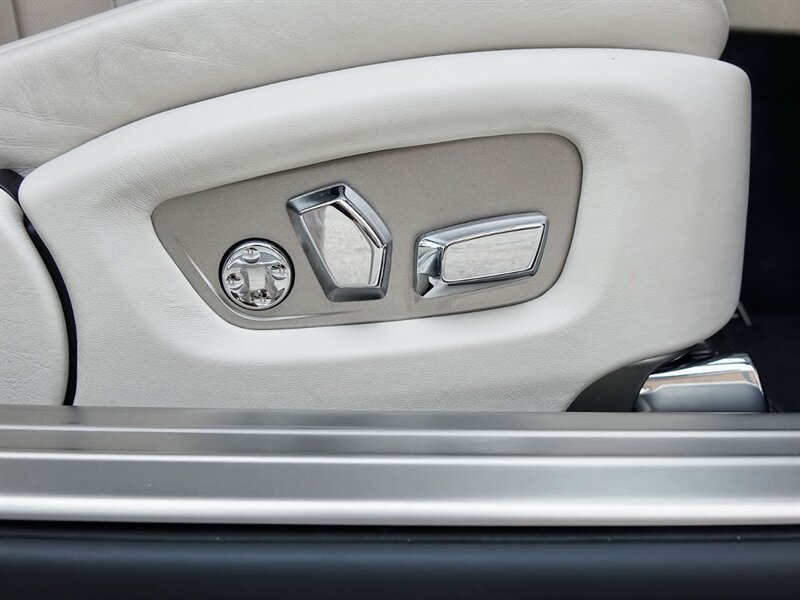 Used 2016 Rolls-Royce Wraith RWD image 14