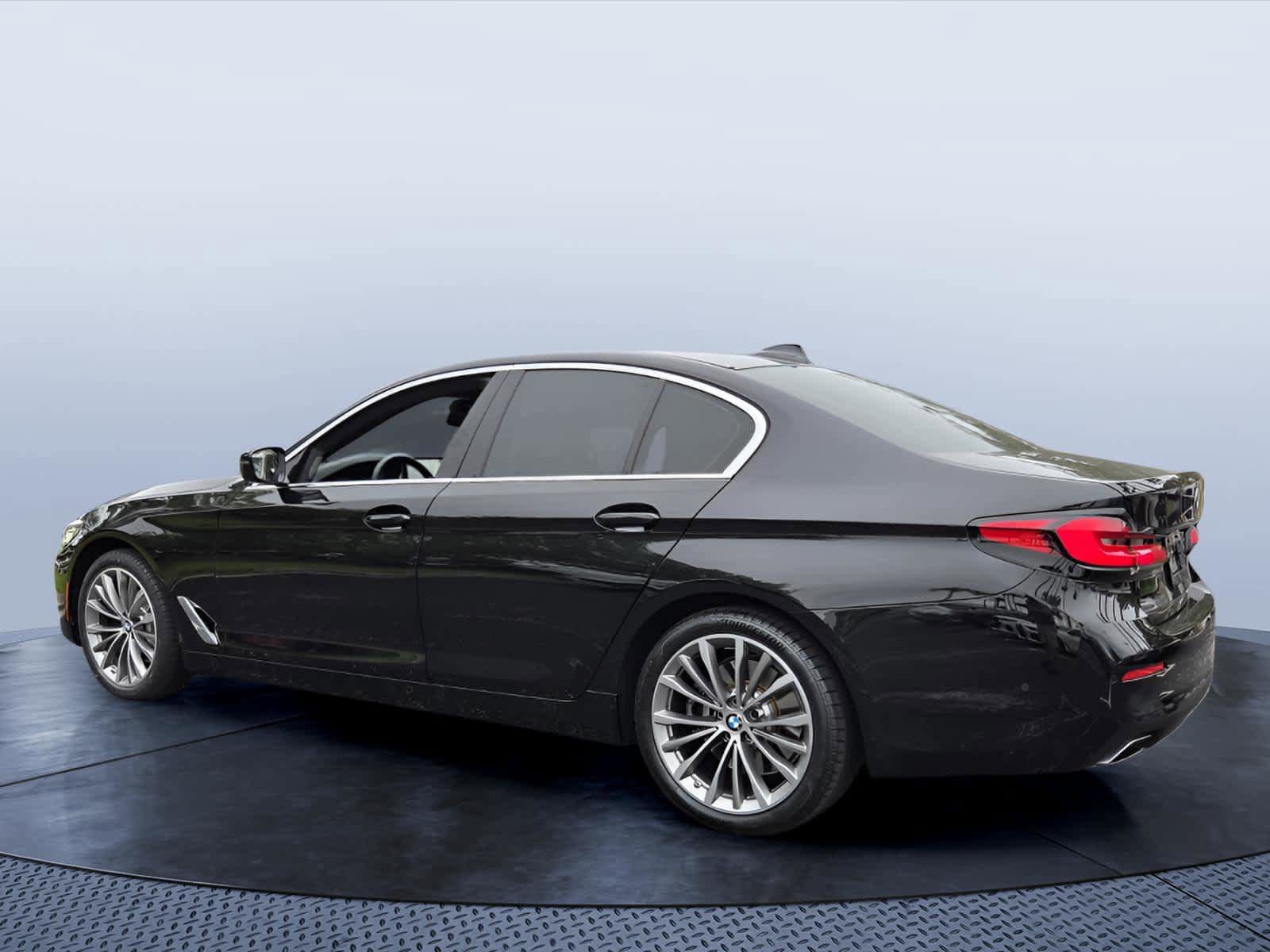 Used 2023 BMW 540i w/ Executive Package RWD image 4