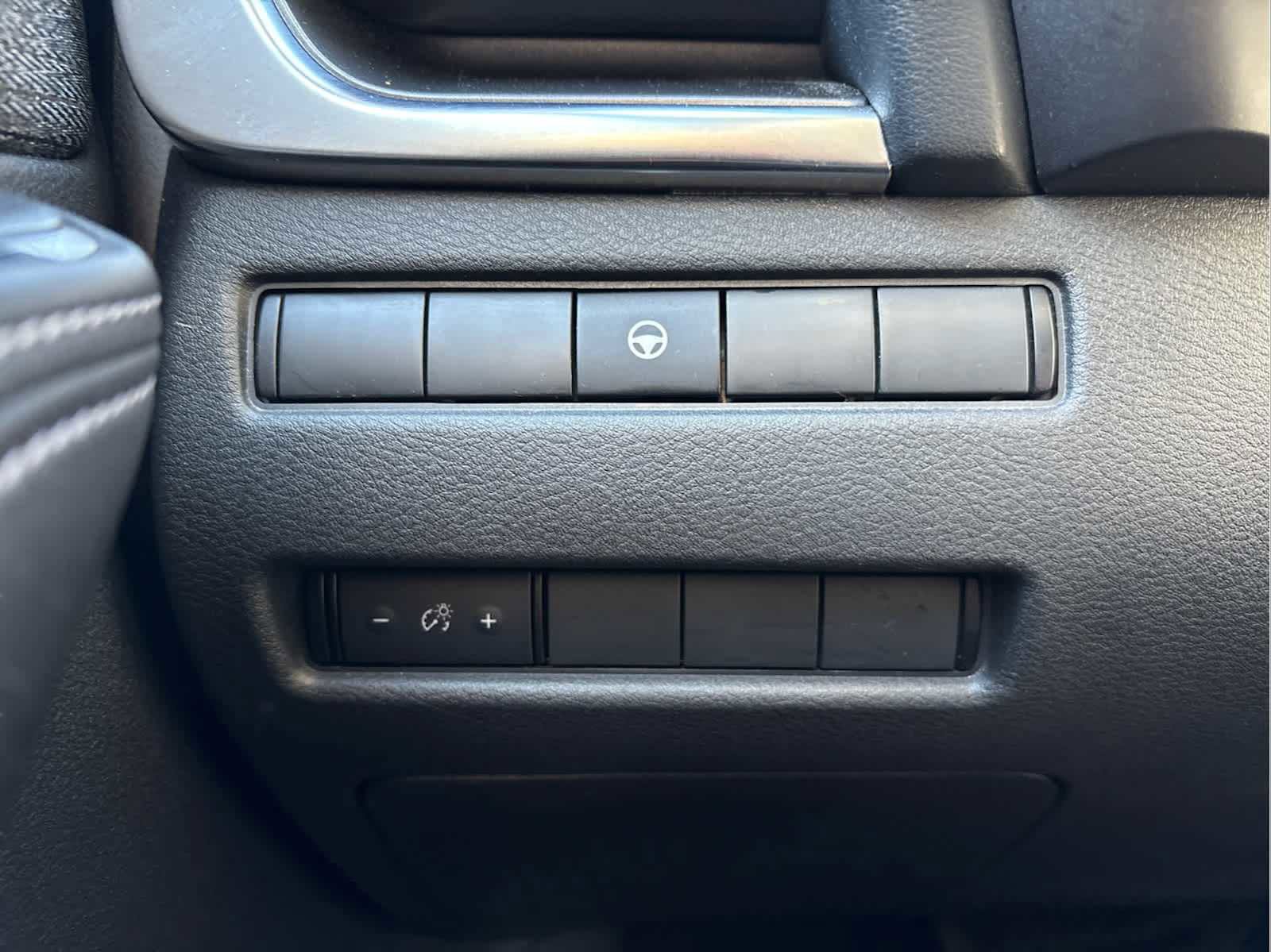 Used 2023 Nissan Rogue SV image 25