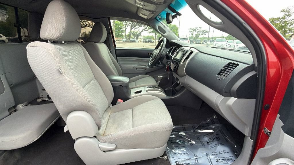 Used 2013 Toyota Tacoma PreRunner w/ SR5 Pkg image 38