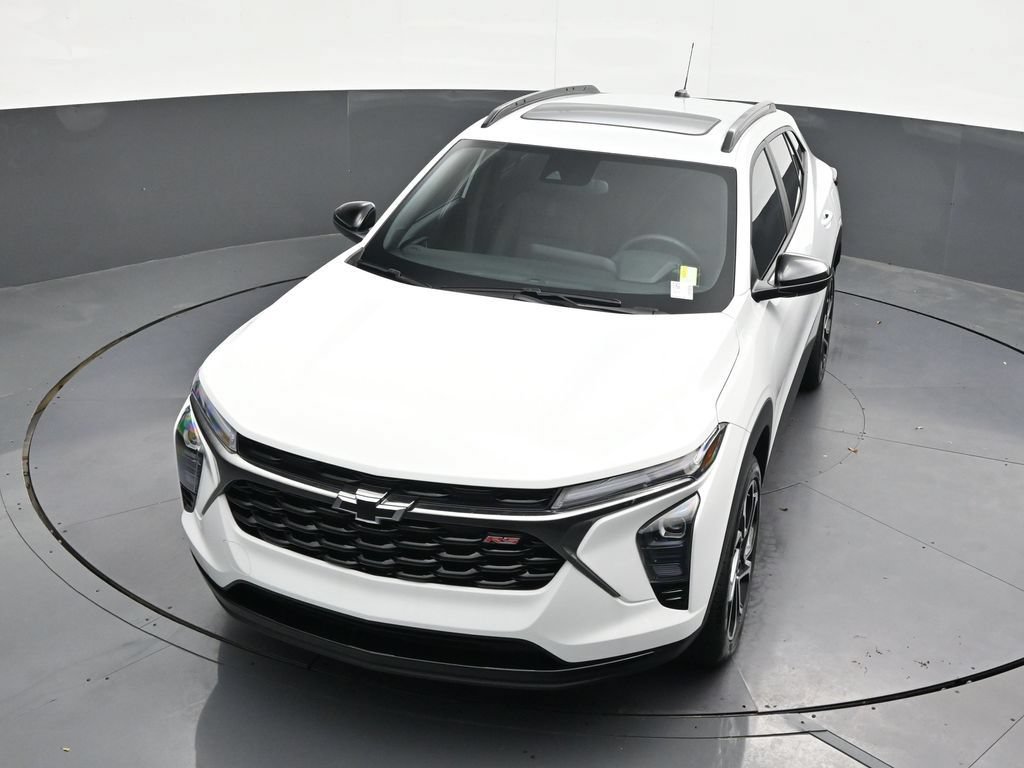 Used 2025 Chevrolet Trax RS w/ Sunroof Package FWD image 25