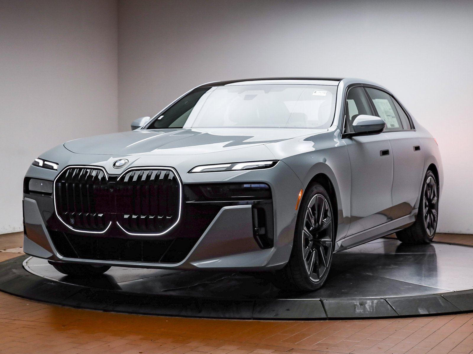 New 2025 BMW 760i xDrive