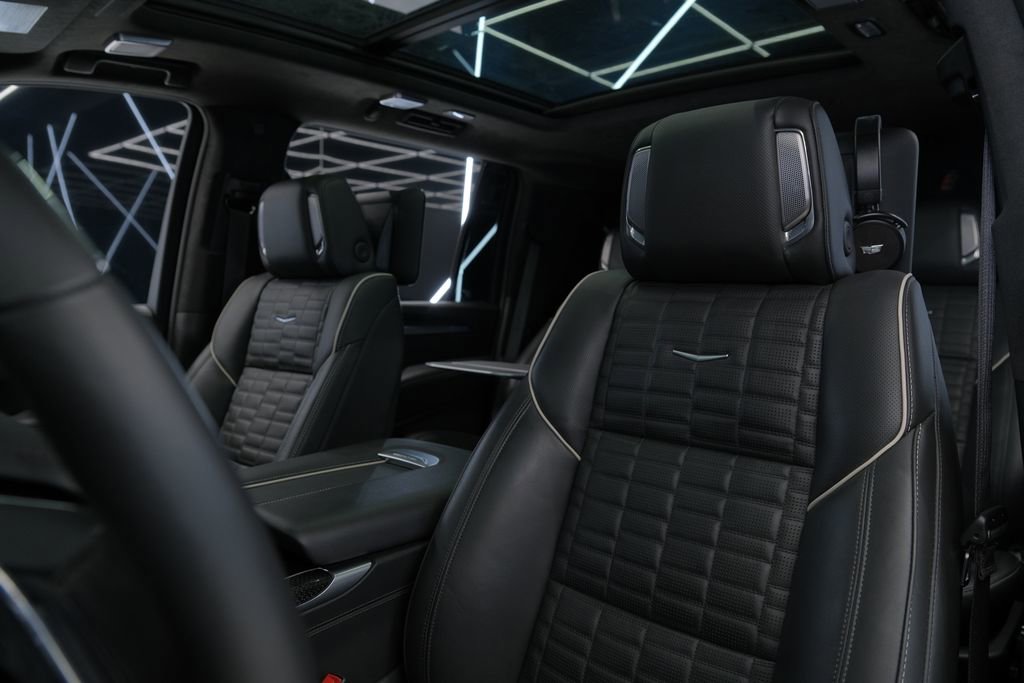 Used 2026 Cadillac Escalade ESV V AWD/4WD image 17