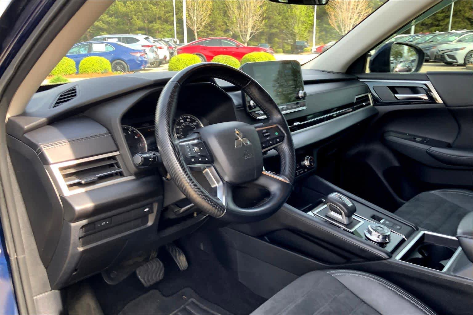 Used 2022 Mitsubishi Outlander SE image 17