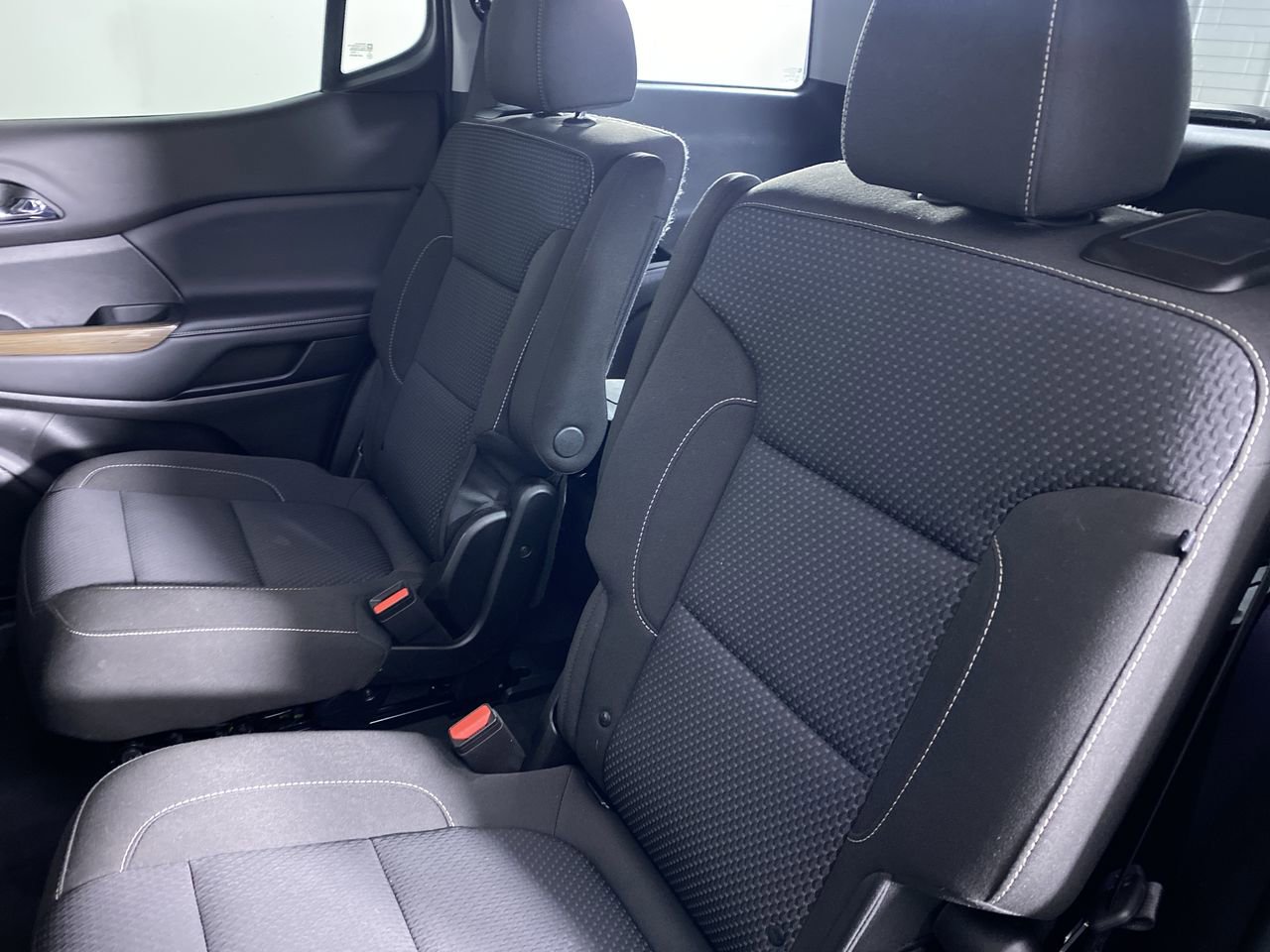 Certified 2023 GMC Acadia SLE w/ Driver Convenience Package FWD image 12