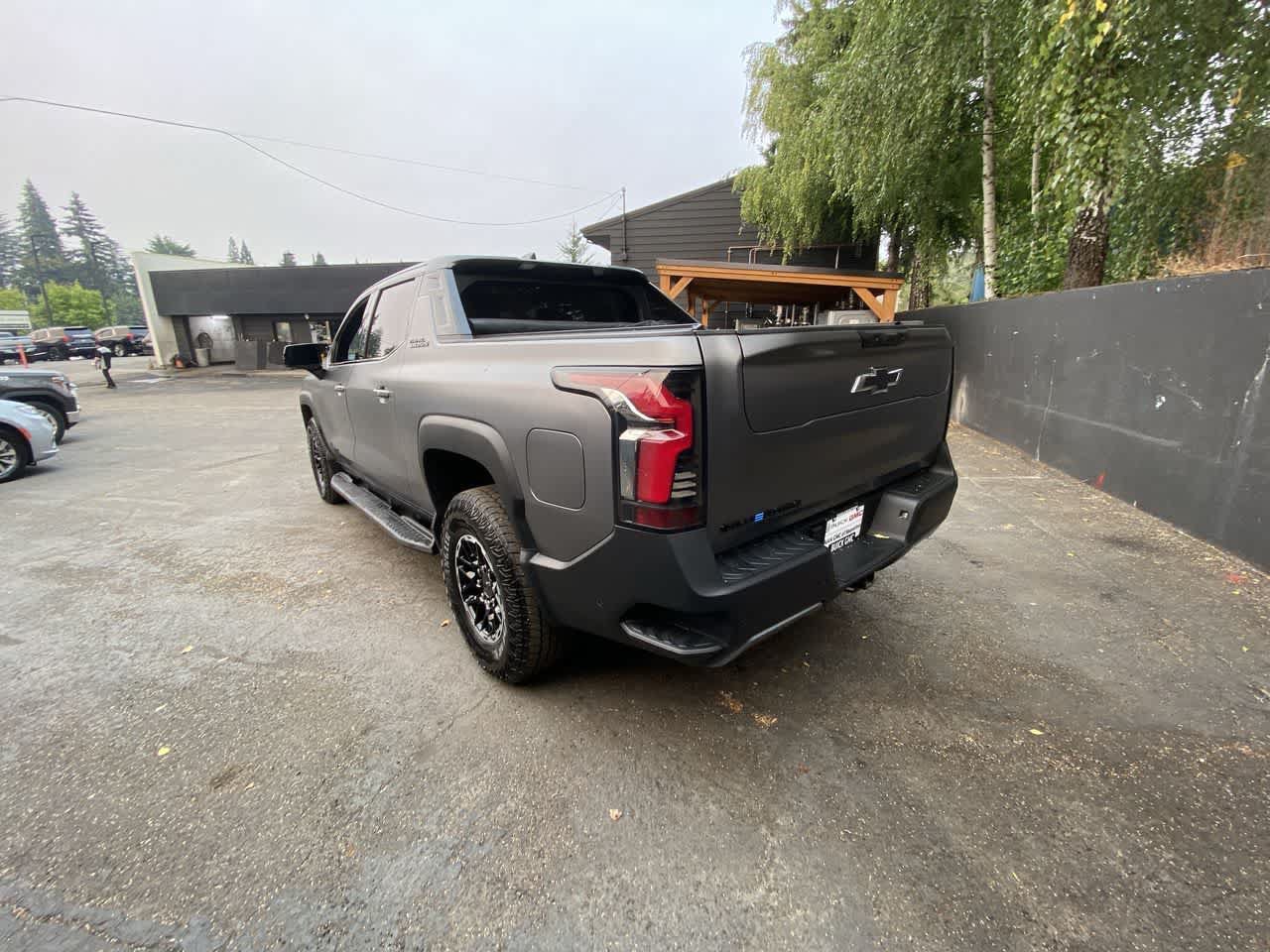 Used 2026 Chevrolet Silverado EV Trail Boss AWD/4WD image 4