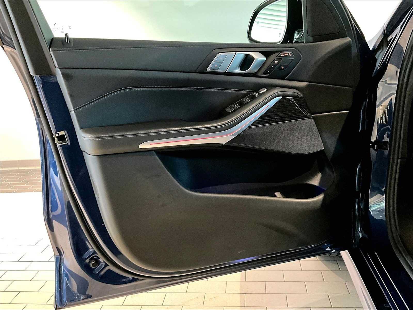 Used 2021 BMW X7 xDrive40i w/ M Sport Package AWD/4WD image 26