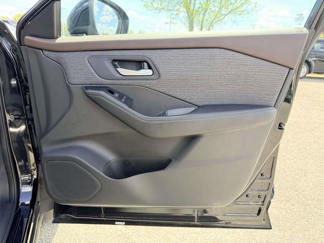 Used 2023 Nissan Rogue SV image 8