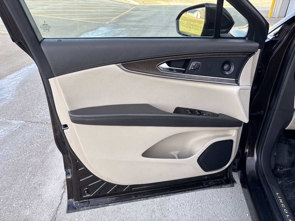 Used 2019 Lincoln Nautilus Reserve image 13