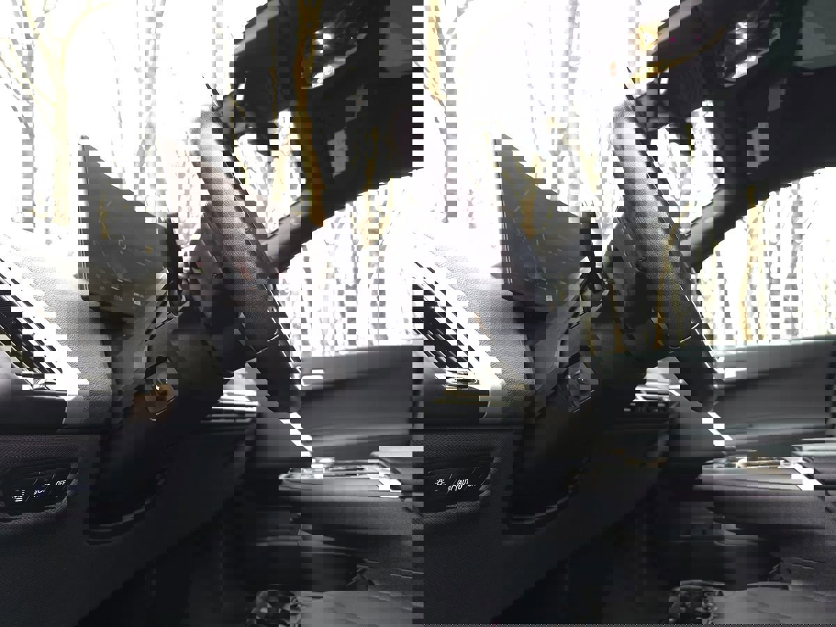 Used 2024 BMW iX xDrive50 w/ Premium Package image 29