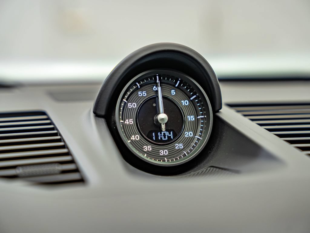 Certified 2025 Porsche 911 Carrera RWD image 40
