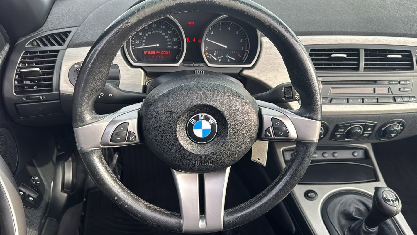 Used 2005 BMW Z4 2.5i image 22