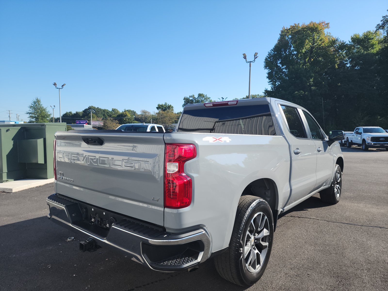 Used 2024 Chevrolet Silverado 1500 LT AWD/4WD image 5