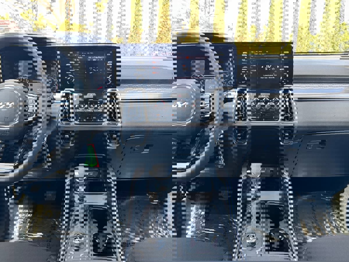 Used 2023 Kia Sorento LX image 15