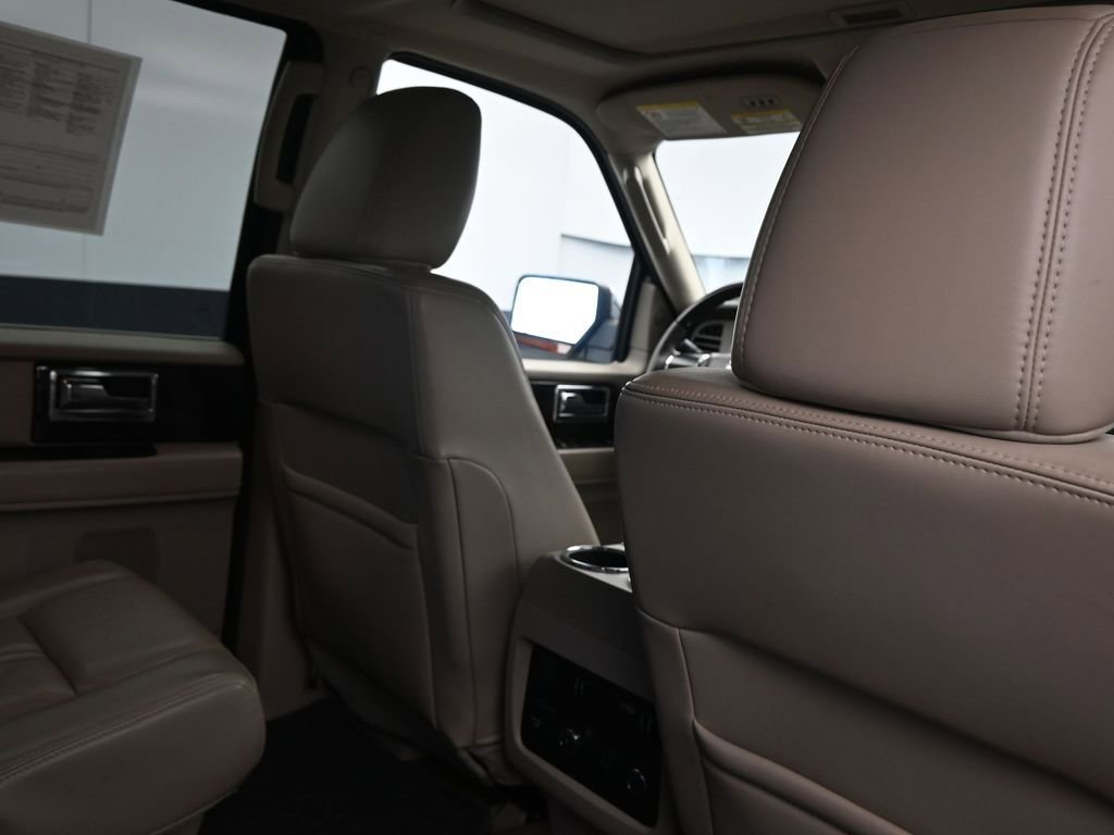 Used 2017 Lincoln Navigator Select image 15