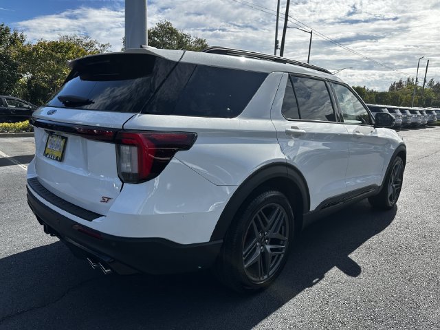 Used 2025 Ford Explorer ST AWD/4WD image 5