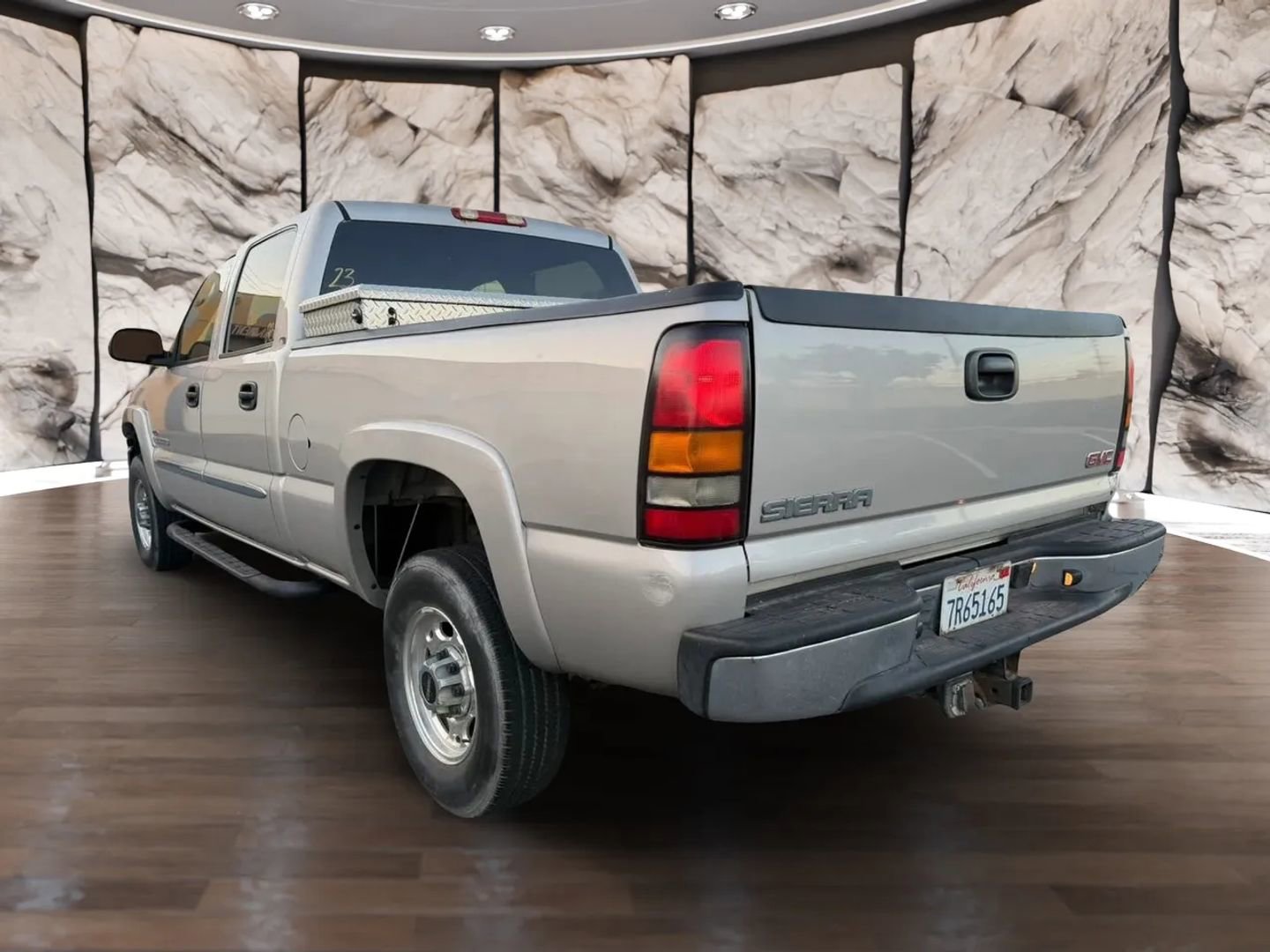 Used 2005 GMC Sierra 2500 SLT w/ Heavy-Duty Power Package RWD image 8