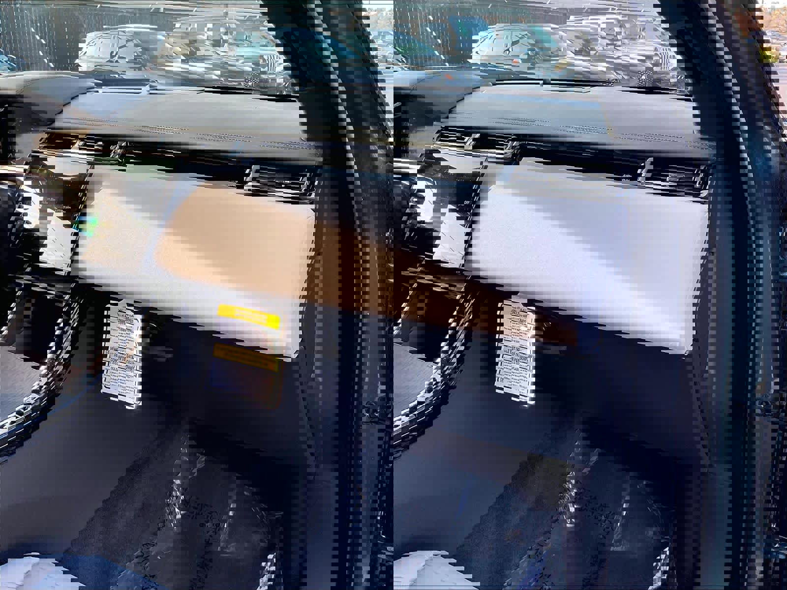 New 2026 Land Rover Range Rover Velar Dynamic SE image 28