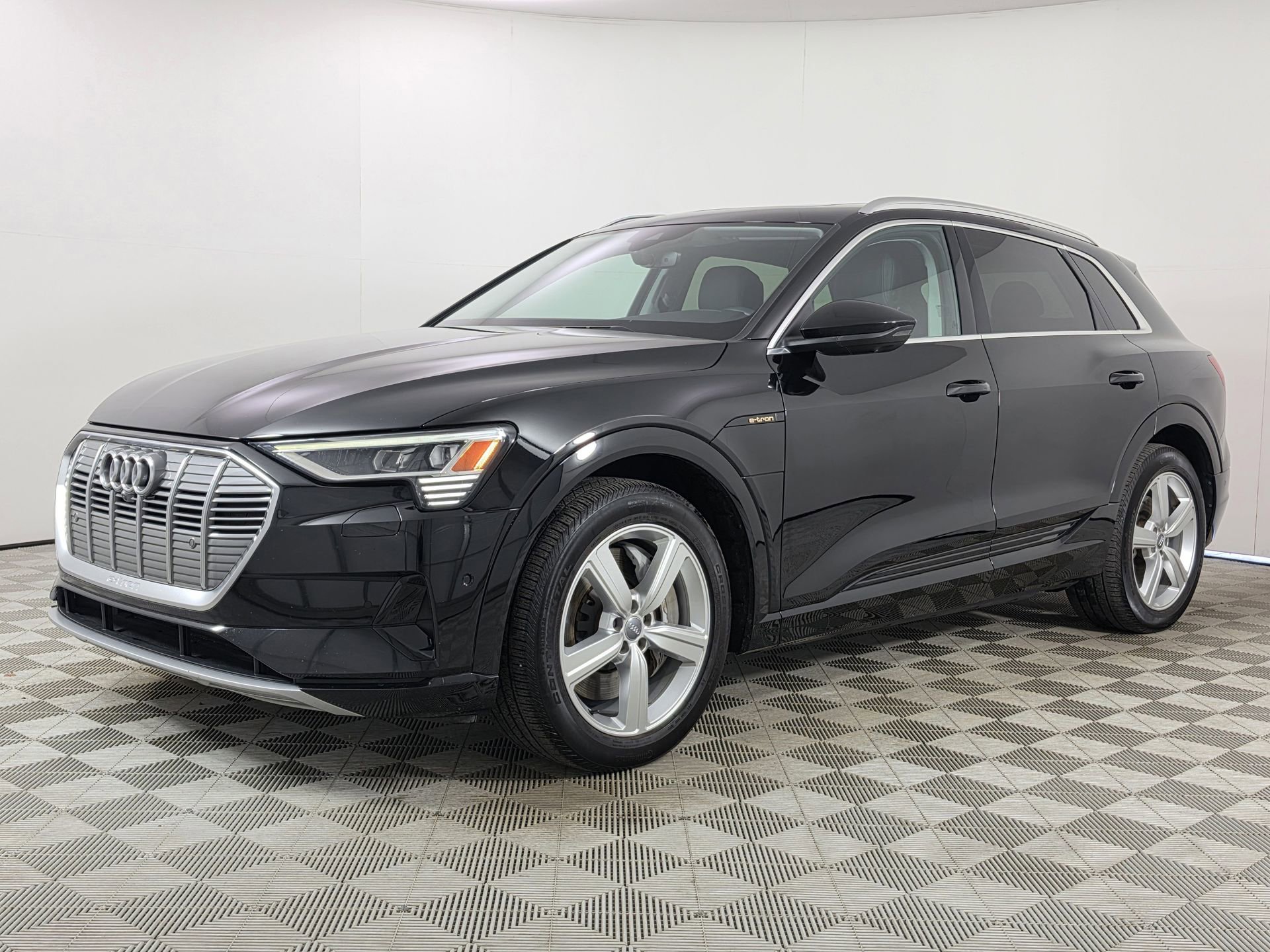 Used 2019 Audi e-tron Premium Plus w/ Cold Weather Package AWD/4WD image 3